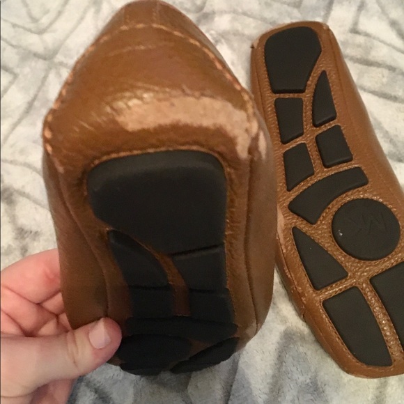 Michael Kors luggage color flats - Picture 4 of 5